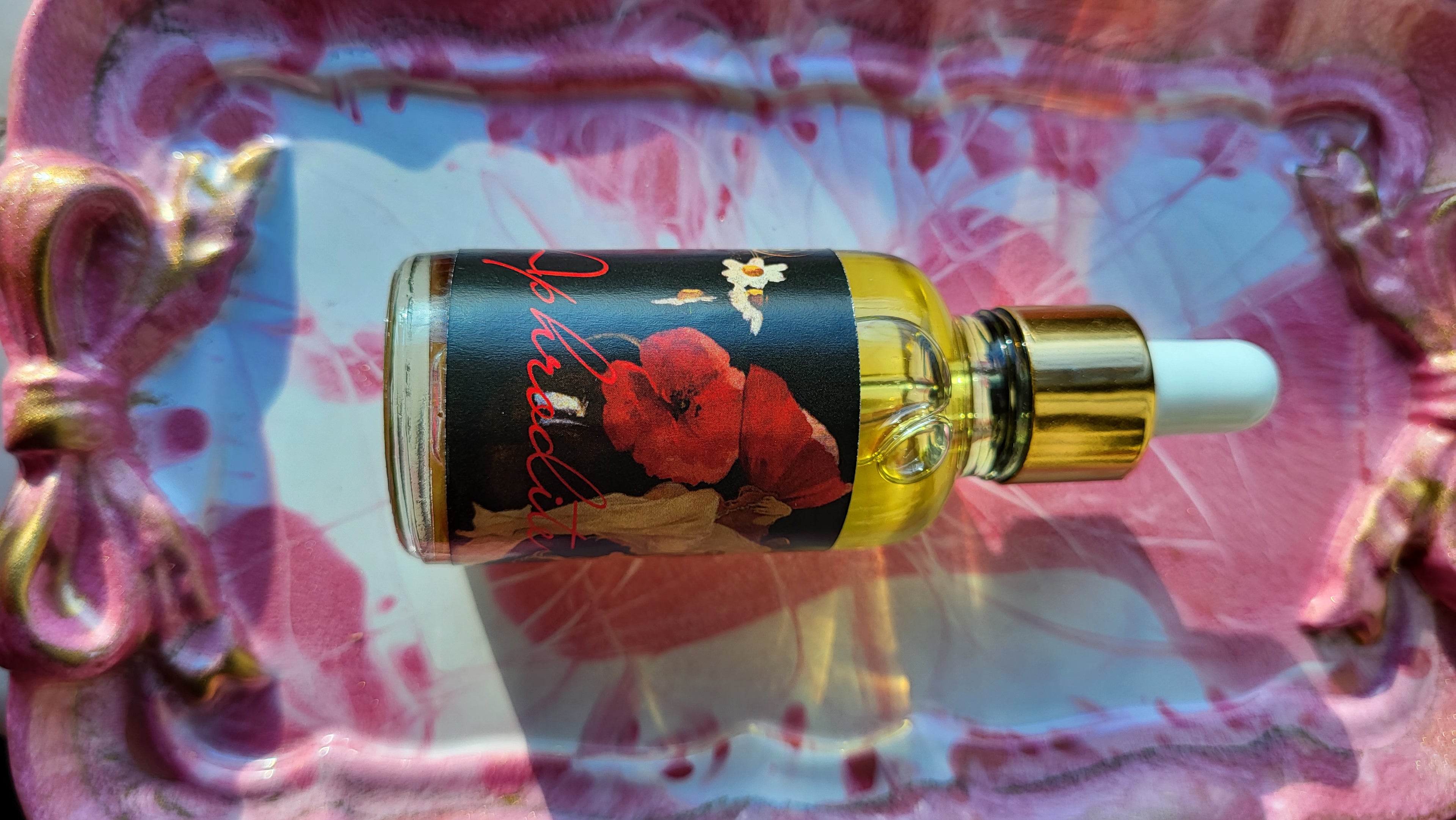 Aphrodite Oil — Glamour Magick & Venusian Invocation